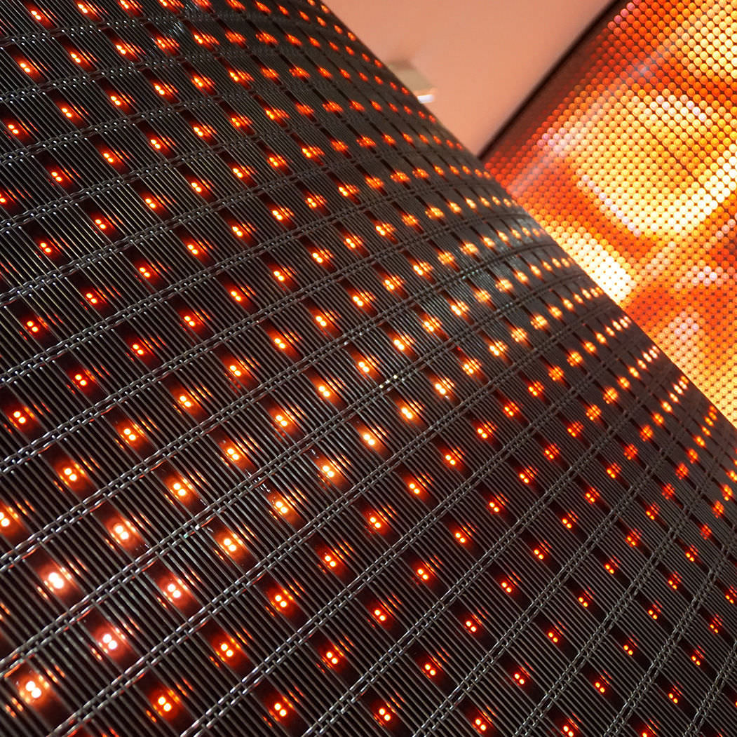 Metal wire mesh cladding / with integrated LED