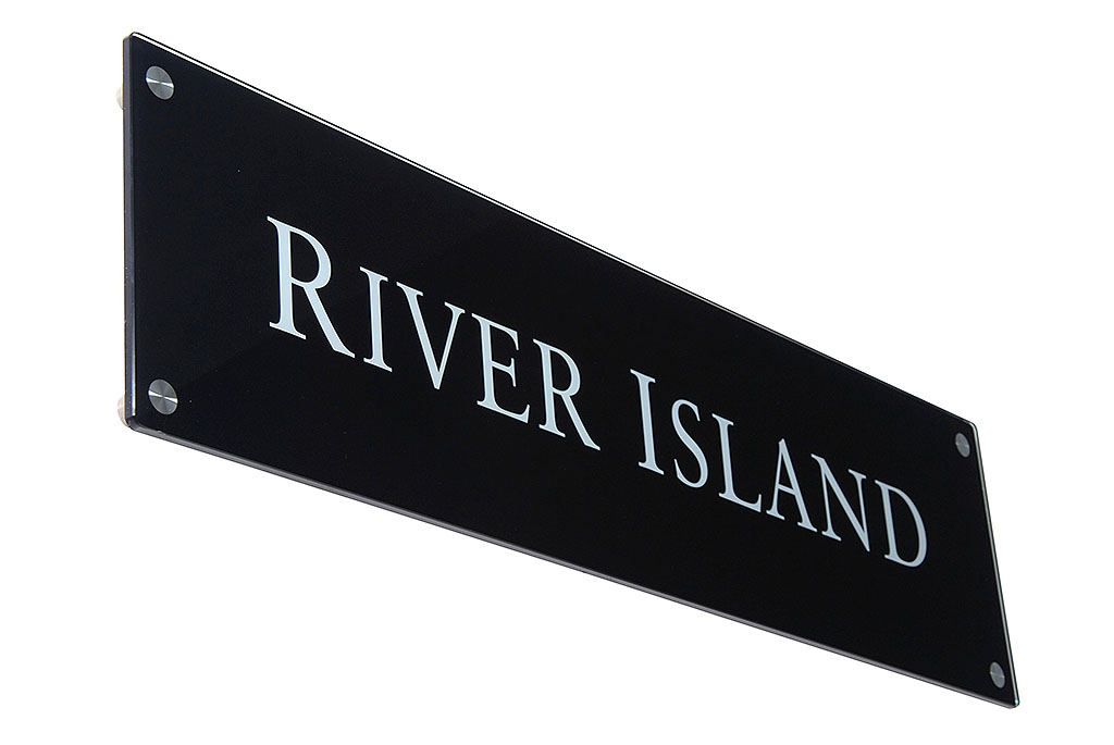 black_glass_signage_uv_bonding_600x400
